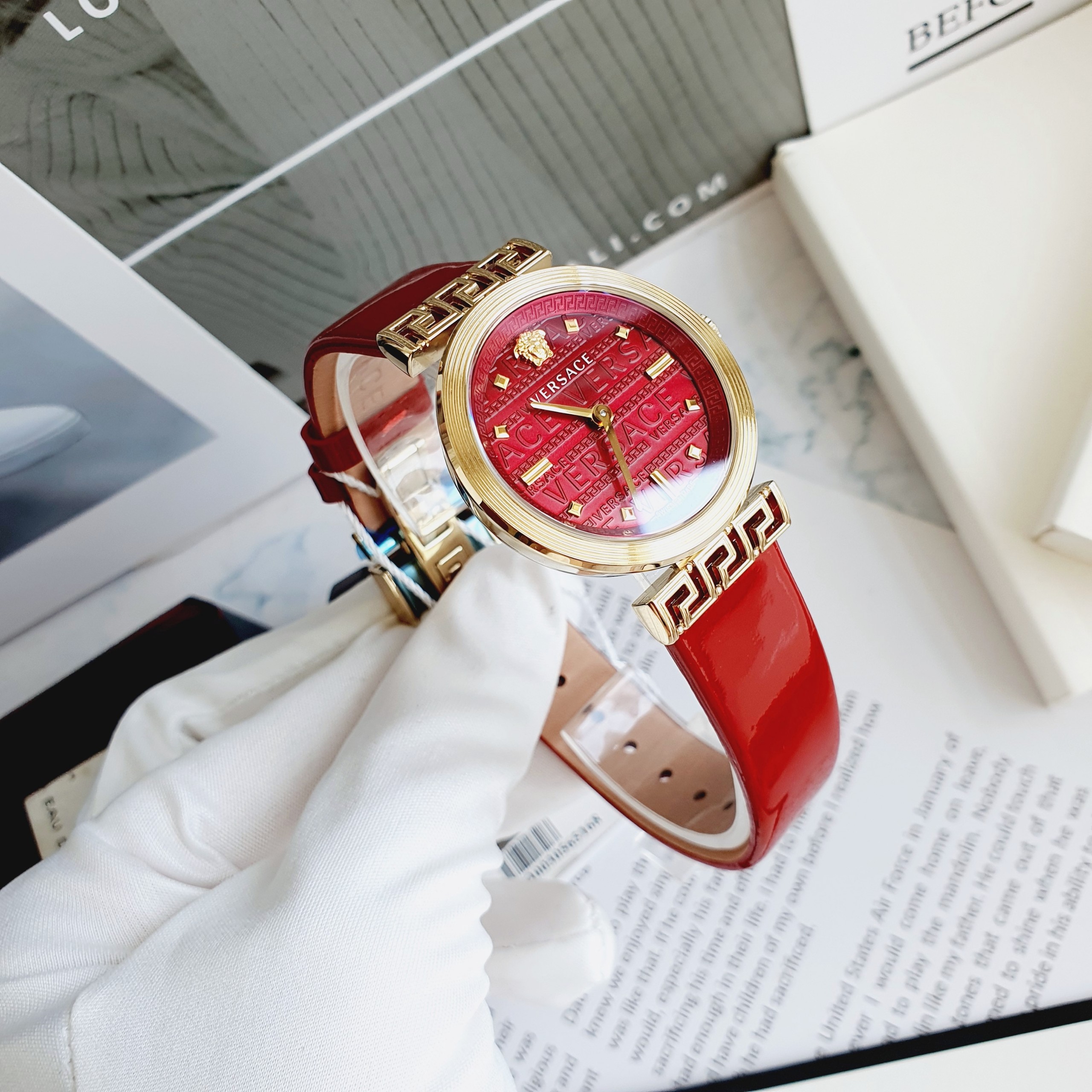 Đồng hồ nữ Versace Meander mẫu new 2021