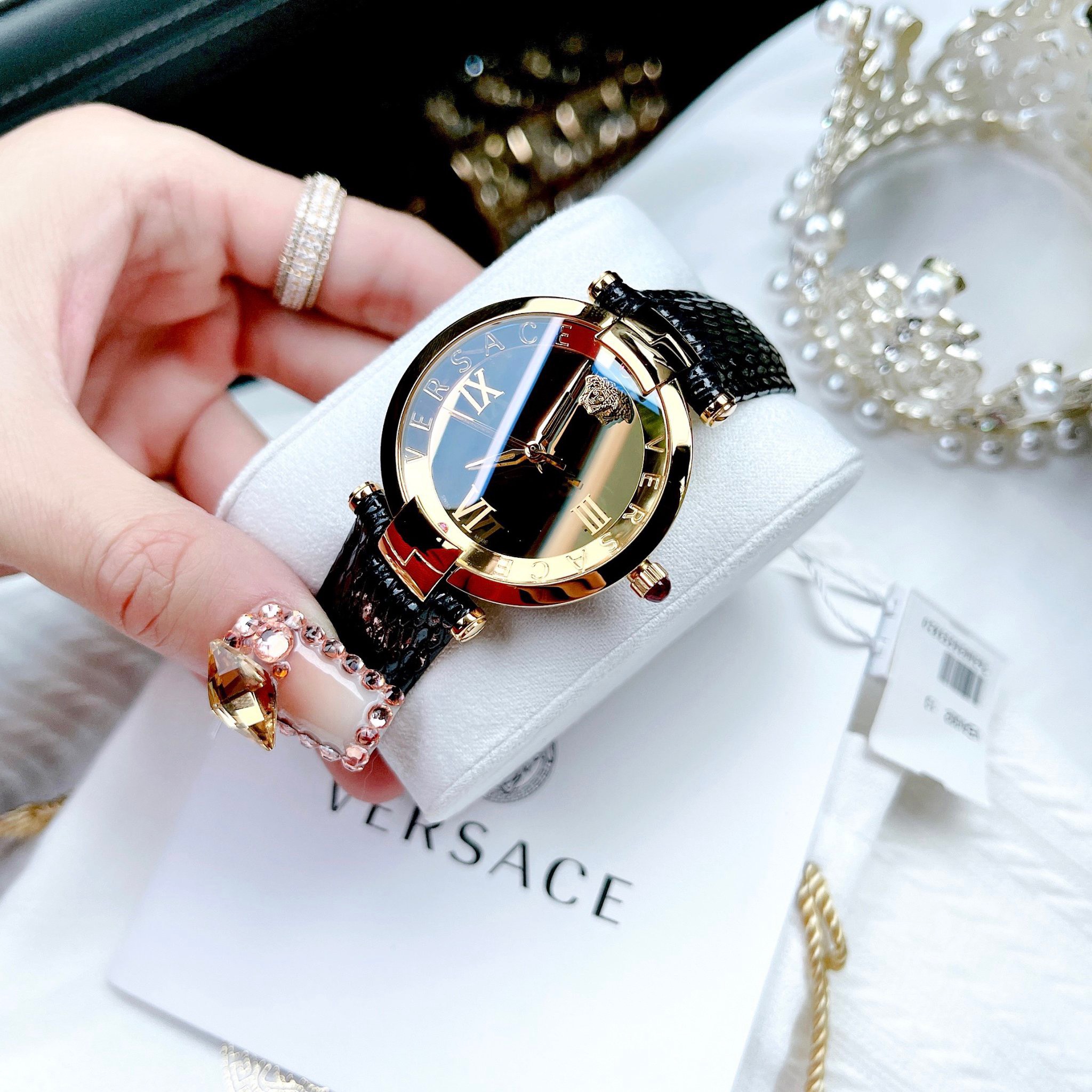 Đồng hồ nữ Versace Revive 