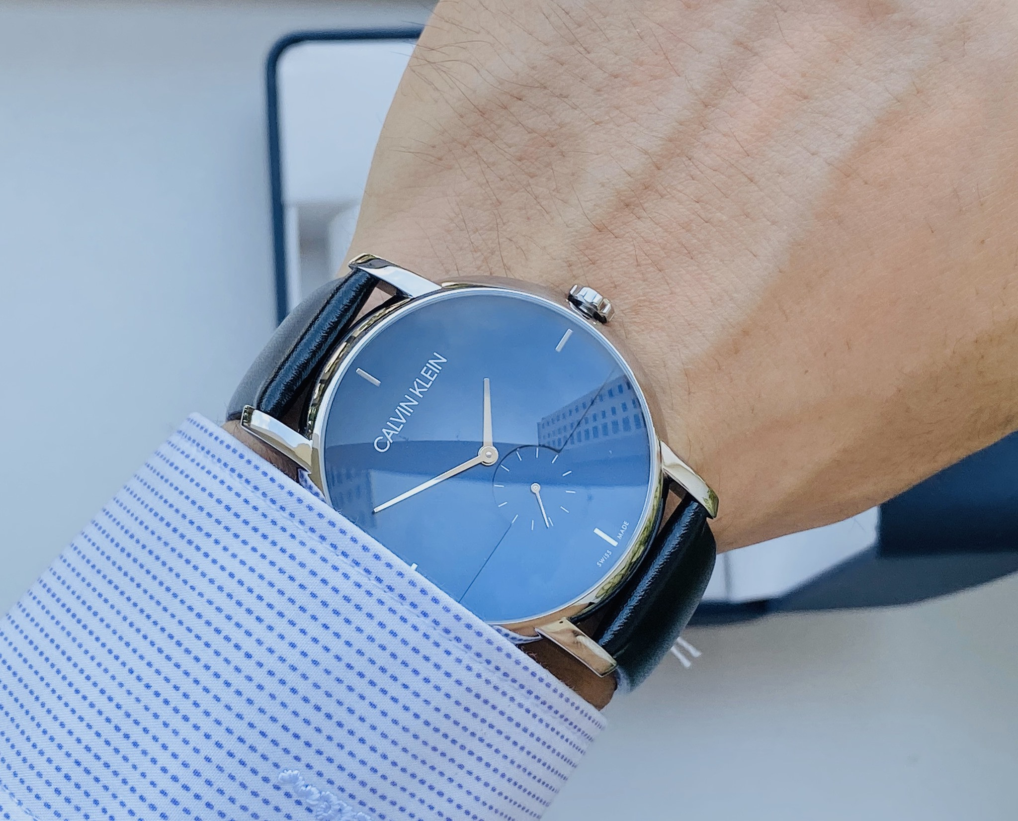 Đồng hồ nam Calvin Klein Established K9H2X1CN mặt xanh dương.