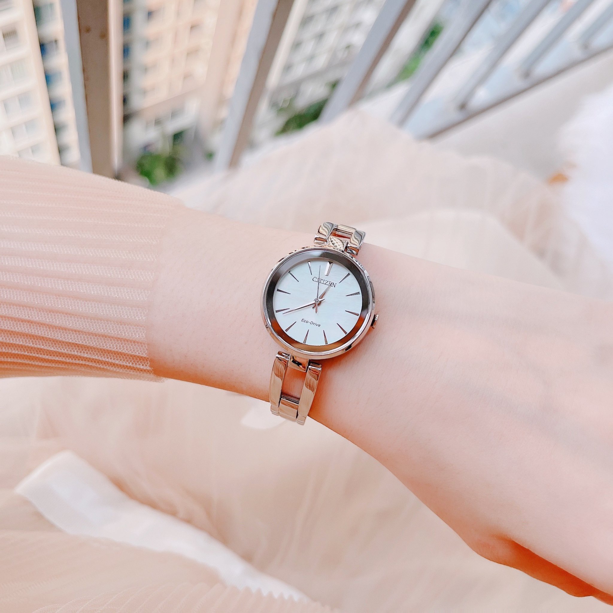 Đồng hồ nữ Citizen Eco-Drive Axiom Women's Mother of Pearl Dial