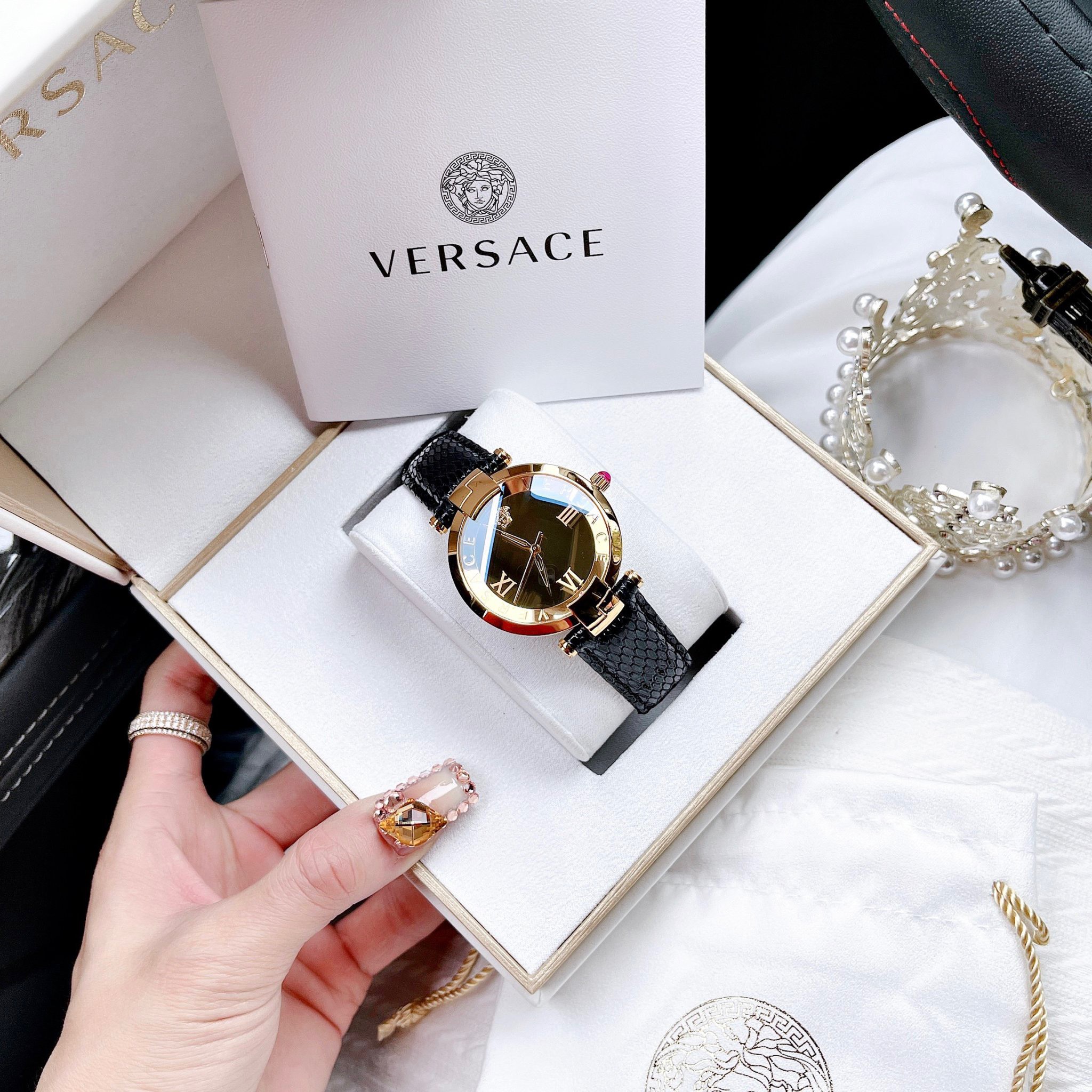Đồng hồ nữ Versace Revive 