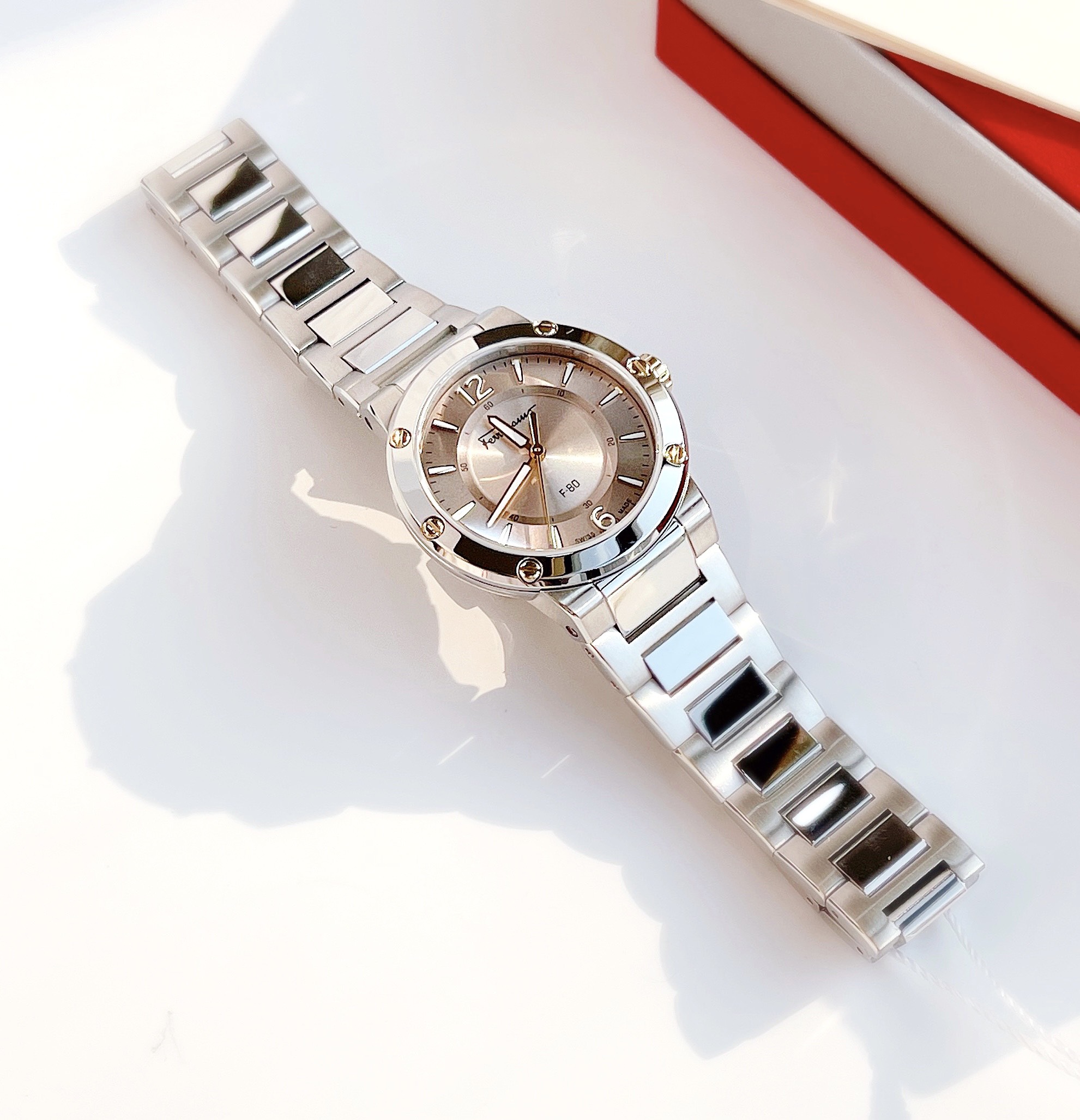 Đồng hồ nữ Salvatore Ferragamo F80 SFHX00320