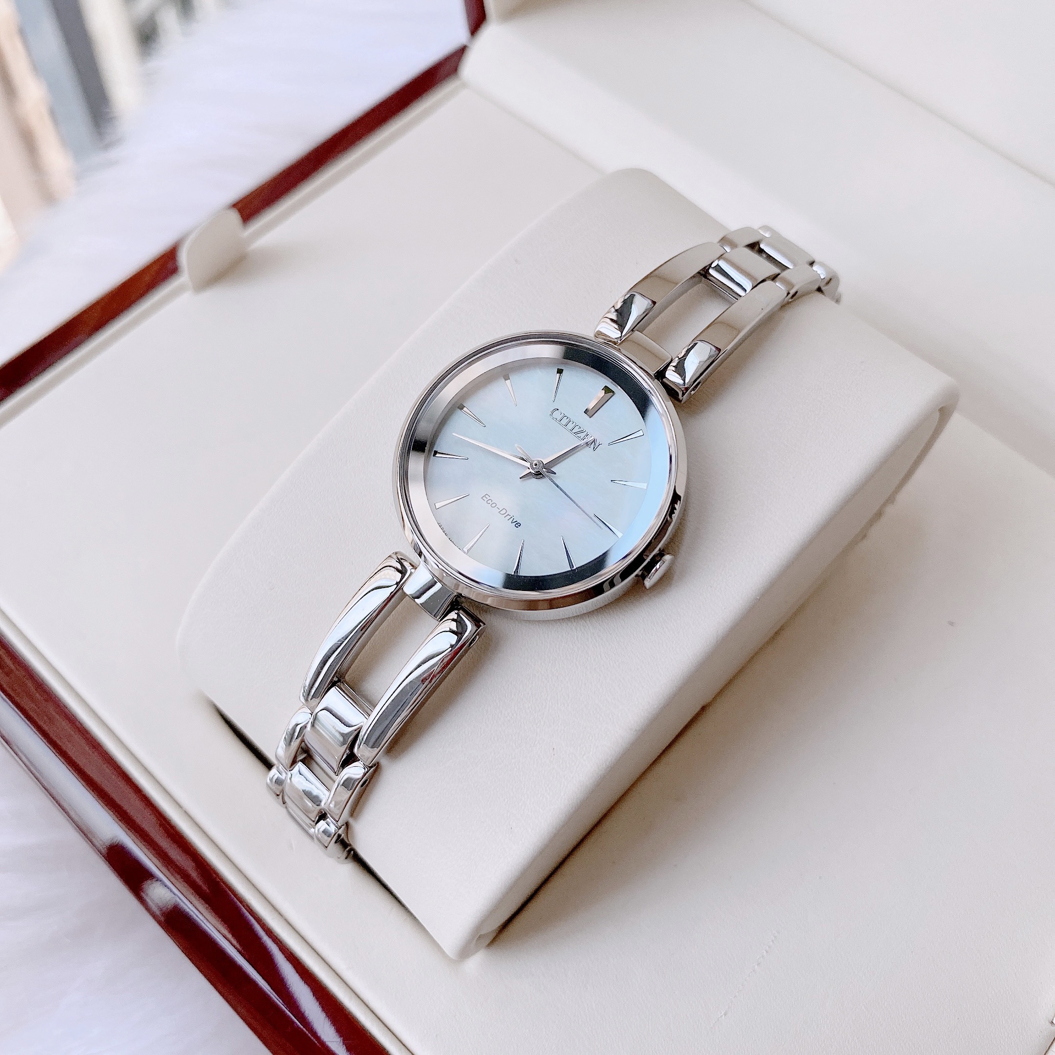 Đồng hồ nữ Citizen Eco-Drive Axiom Women's Mother of Pearl Dial