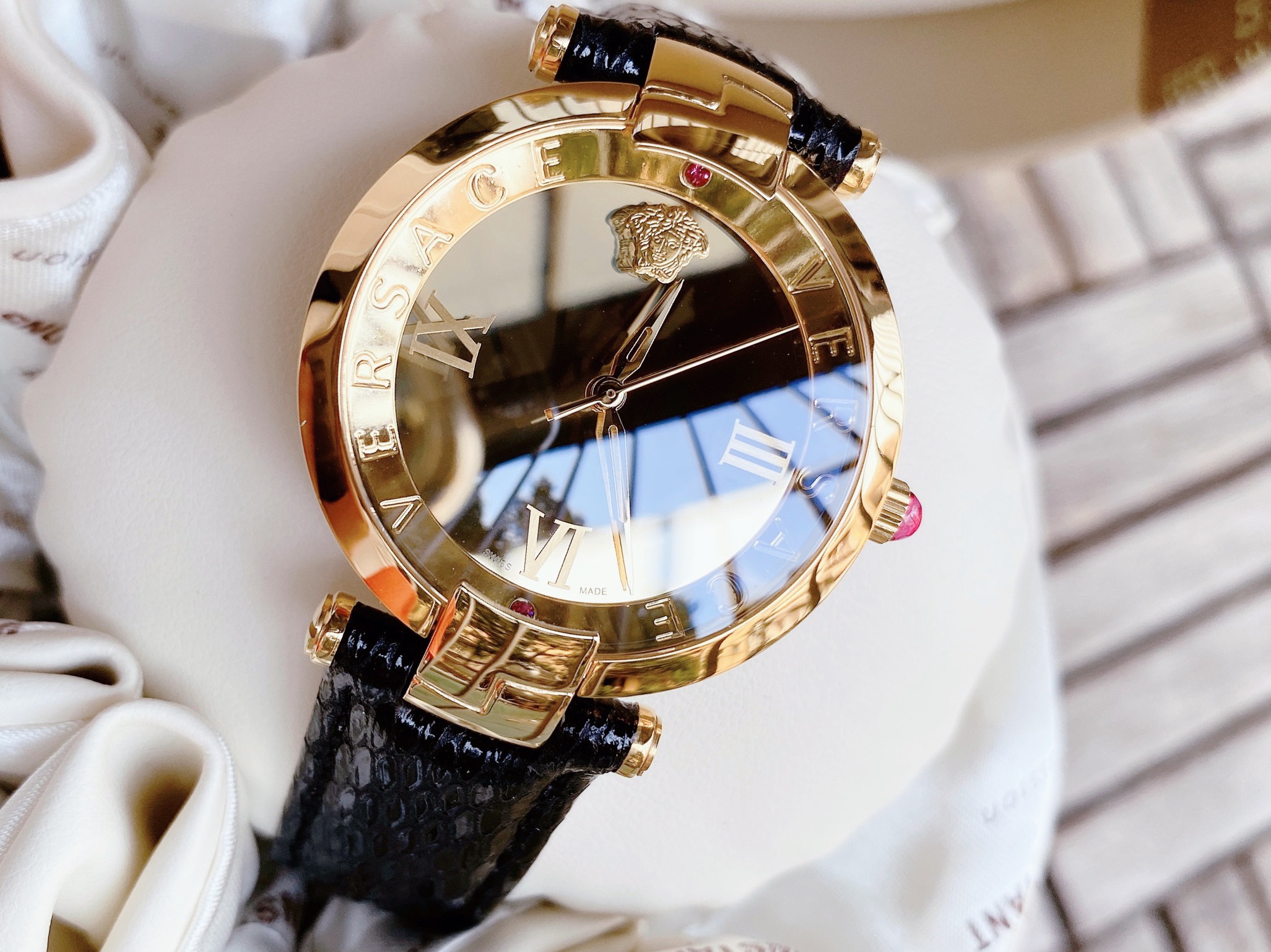 Đồng hồ nữ Versace for girl size 35 mạ vàng 